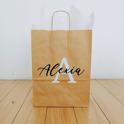 Bolsa de Papel Kraft personalizadas con inicial y nombre (23 x 13 x 33 cm)