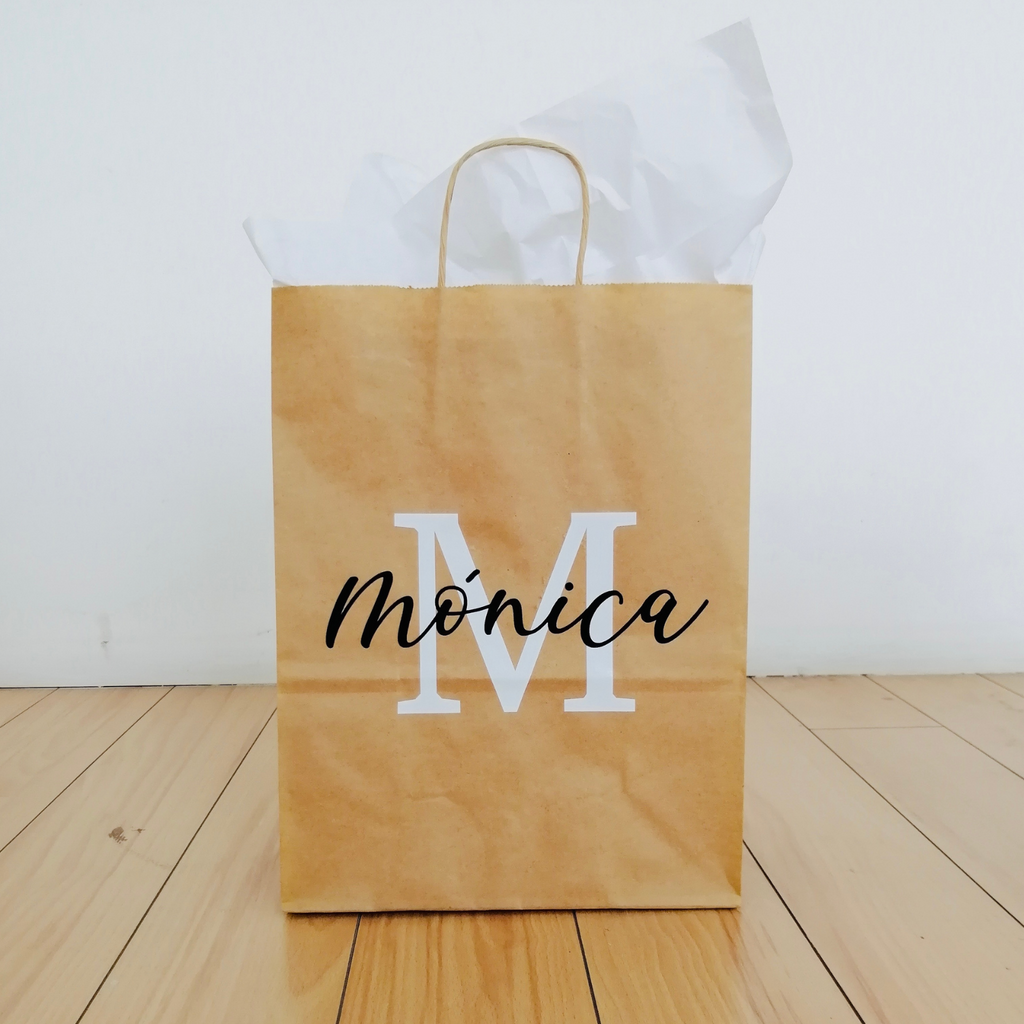 Bolsa de Papel Kraft personalizadas con inicial y nombre (23 x 13 x 33 cm)